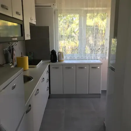Aquamarin, Blizu Mora S Pogledom Na More, Za Do 6 Osoba *